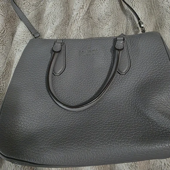 Kate Spade's Pebbled Leather Mulberry Tote/ Crossbody/Shoulder Bag In Grey. - Picture 5 of 16
